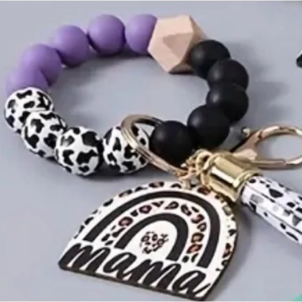 ⭐️Leopard Print Mama Keychain - Picture 2 of 3